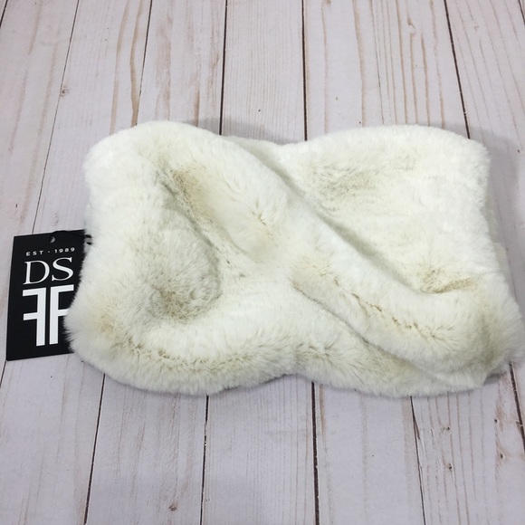 Fabulous Furs Accessories - Donna Salyers Fabulous Furs Hand Muff Women's Creamy White Sz S